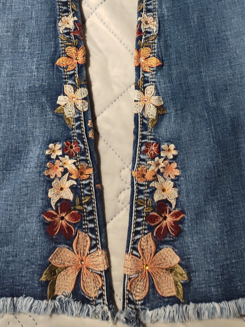 Vintage Miss Me Flare Floral Embroidered Hippie Size 27 High Rise Frayed Jeans